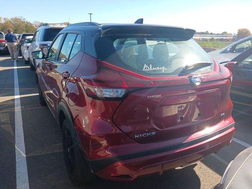 2021 Nissan Kicks SR