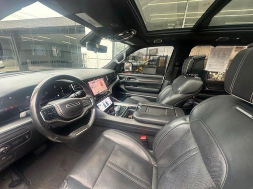 2022 Jeep Grand Wagoneer Series II