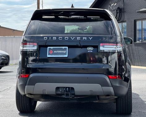 Black 2018 Land Rover Discovery SE