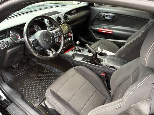 2017 Ford Mustang V6