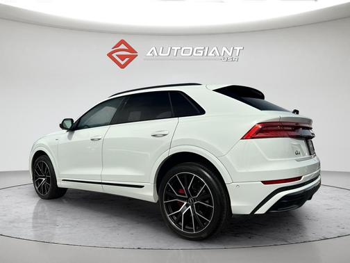 Glacier White Metallic 2022 Audi Q8 55 Premium Plus