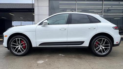 2023 Porsche Macan Base