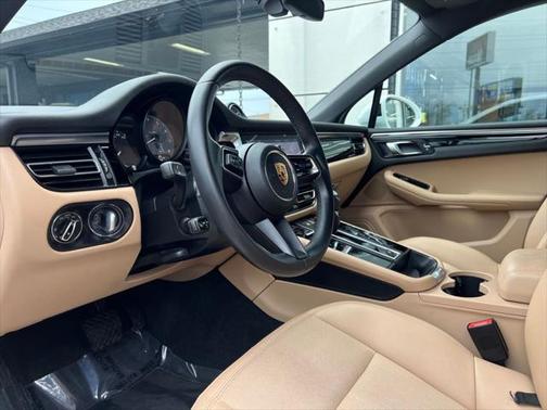2023 Porsche Macan Base