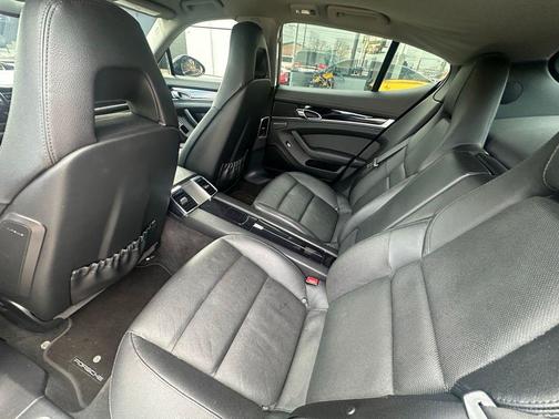 2014 Porsche Panamera 4