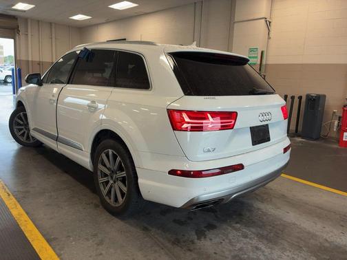 2019 Audi Q7 45 Premium Plus