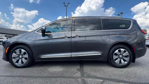 2018 Chrysler Pacifica Hybrid Limited