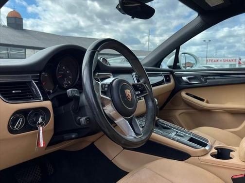2018 Porsche Macan Base