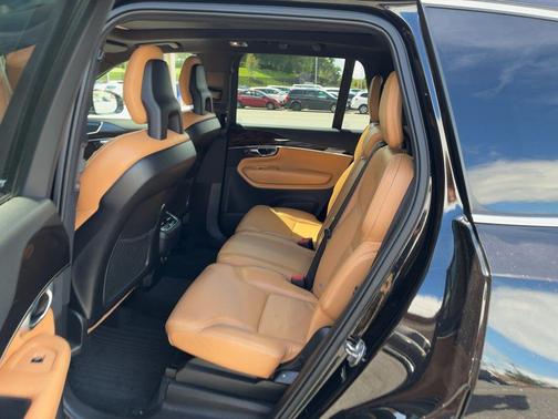 2017 Volvo XC90 T6 Momentum
