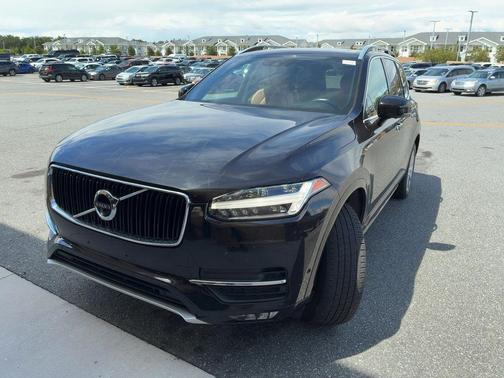 2017 Volvo XC90 T6 Momentum