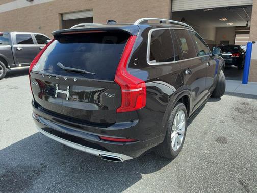 2017 Volvo XC90 T6 Momentum