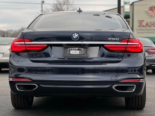 2016 BMW 740 740i
