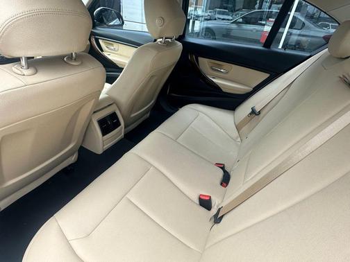Mineral White Metallic 2018 BMW 320 i
