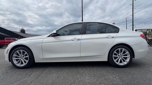 Mineral White Metallic 2018 BMW 320 i