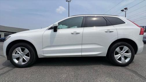 2022 Volvo XC60 B5 Momentum