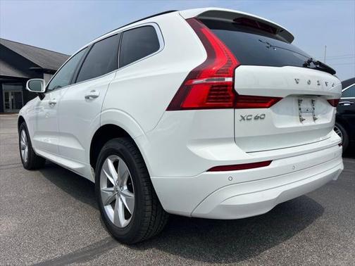 2022 Volvo XC60 B5 Momentum