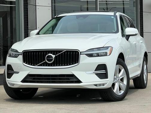 2022 Volvo XC60 B5 Momentum