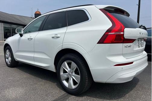 2022 Volvo XC60 B5 Momentum