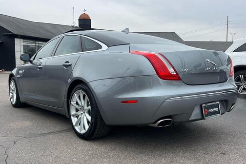 2013 Jaguar XJ Base