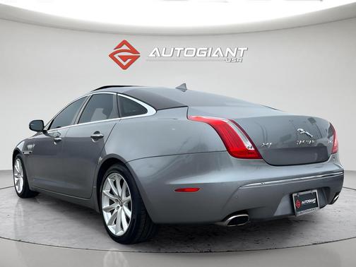 2013 Jaguar XJ Base