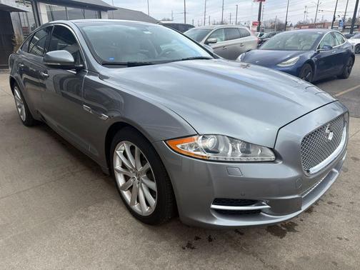 2013 Jaguar XJ Base