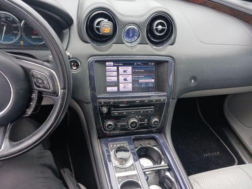 2013 Jaguar XJ Base