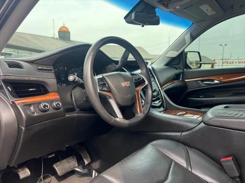 2018 Cadillac Escalade Luxury