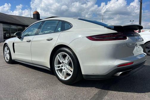 2018 Porsche Panamera 4