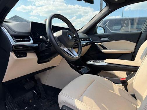 San Remo Green Metallic 2025 BMW X1 xDrive28i