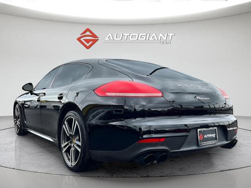 2016 Porsche Panamera 4