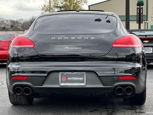 2016 Porsche Panamera 4