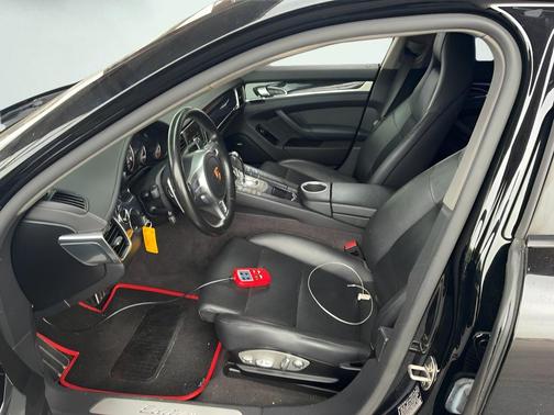 2016 Porsche Panamera 4