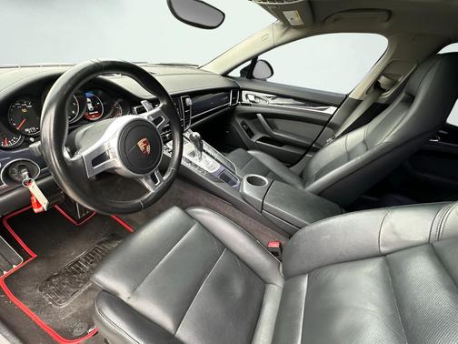 2016 Porsche Panamera 4