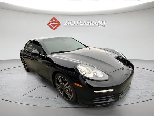 2016 Porsche Panamera 4