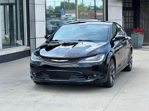 Black Clearcoat 2016 Chrysler 200 S
