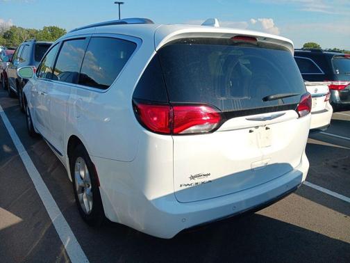 2018 Chrysler Pacifica Touring-L