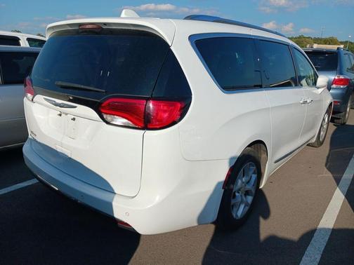 2018 Chrysler Pacifica Touring-L