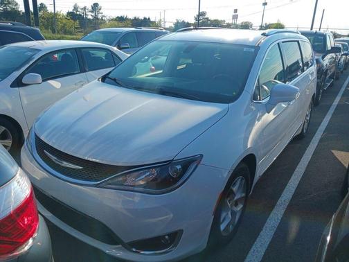 2018 Chrysler Pacifica Touring-L