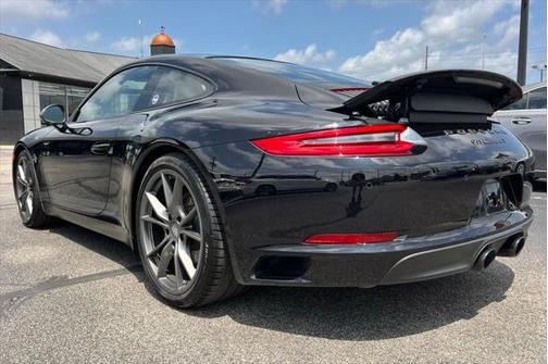 2019 Porsche 911 Carrera