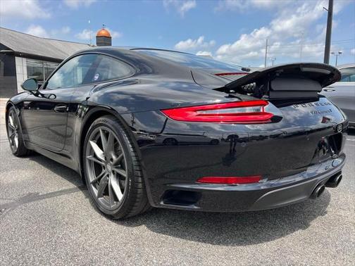 2019 Porsche 911 Carrera