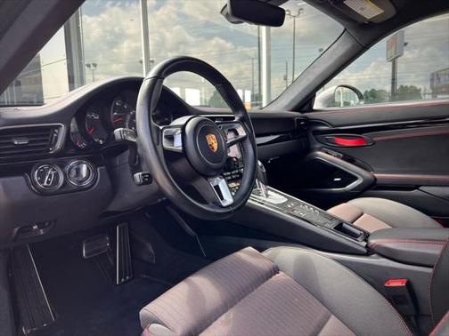 2019 Porsche 911 Carrera