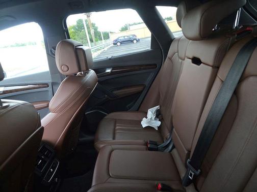 Ibis White 2020 Audi Q5 Prestige 55 TFSI e quattro S tronic