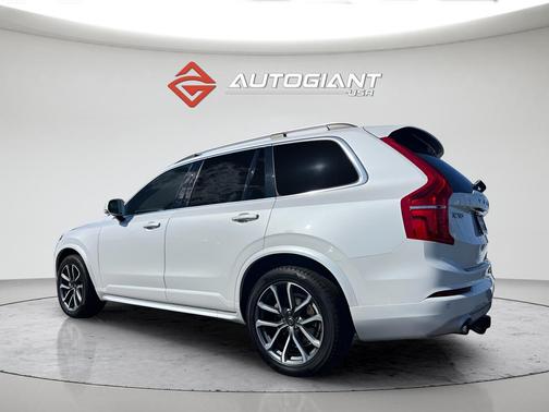 2019 Volvo XC90 T5 Momentum