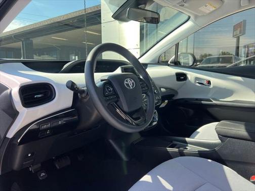 2022 Toyota Prius LE
