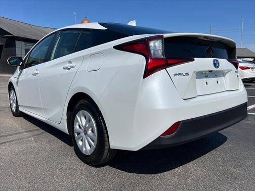 2022 Toyota Prius LE