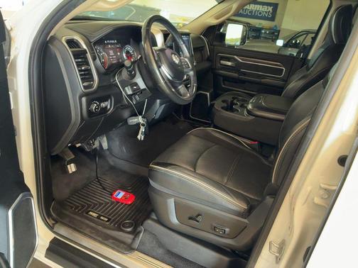 2020 RAM 2500 Laramie Crew Cab 4X4 6'4' Box