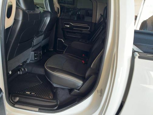 2020 RAM 2500 Laramie Crew Cab 4X4 6'4' Box