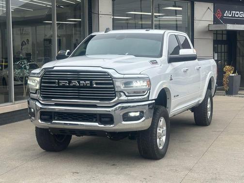 2020 RAM 2500 Laramie Crew Cab 4X4 6'4' Box