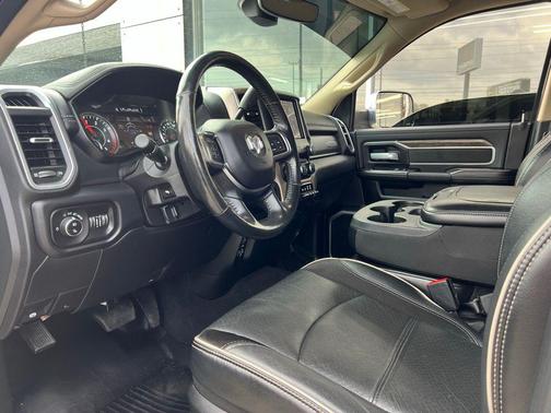 2020 RAM 2500 Laramie Crew Cab 4X4 6'4' Box