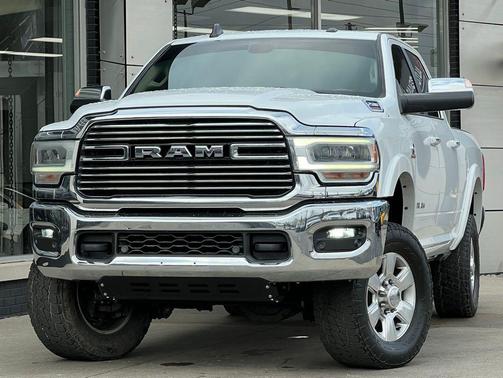 2020 RAM 2500 Laramie Crew Cab 4X4 6'4' Box