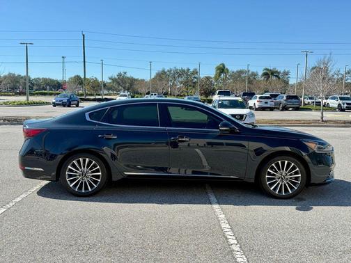 2017 Kia Cadenza Premium